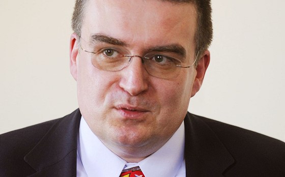 Zdenk ák po svém nástupu do funkce ministra dopravy zahájil istku ve vedení eských drah.