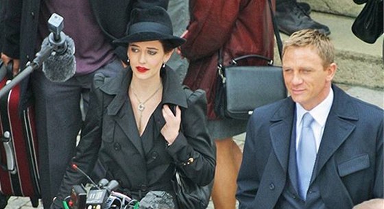 V esku se natáela napíklad bondovka Casino Royale. Herci Eva Greenová a Daniel Craig na "place" v Karlových Varech.