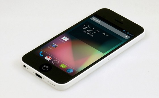 ínský výrobce TechDy se u modelu Basic Bear inspiroval dostupnými snímky levného iPhonu.