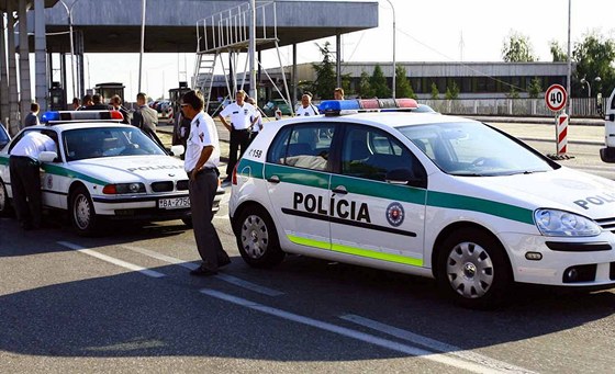 Sníení nehodovosti na Slovensku pomohla vedle dobrých silnic podle ministra vnitra Roberta Kaliáka i dobrá práce slovenské policie