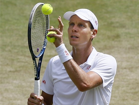 PPRAVA. Tom Berdych ve tvrtfinle Wimbledonu proti Novaku Djokoviovi.