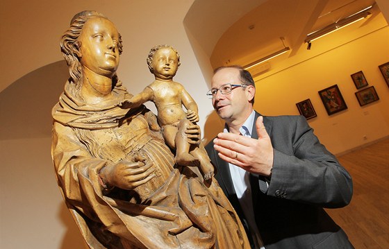 Západoeská galerie vystavuje v Masných krámech cennou sochu Madony s díttem z
