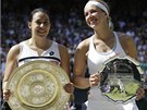 FINALISTKY S TROFEJEMI. Francouzsk tenistka Marion Bartoliov (vlevo) vyhrla...