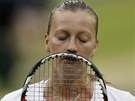 NELO TO. Petra Kvitov skonila ve Wimbledonu ve tvrtfinle po prohe s...