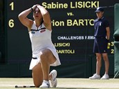 NEMَU TOMU UVIT. Francouzsk tenistka Marion Bartoliov prv vyhrla...