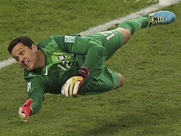 OPT NEPEKONÁN. Brazilský gólman Julio Cesar kryl penaltu u v semifinále...