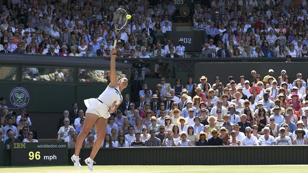 PODN. Francouzsk tenistka Marion Bartoliov podv ve finle Wimbledonu.