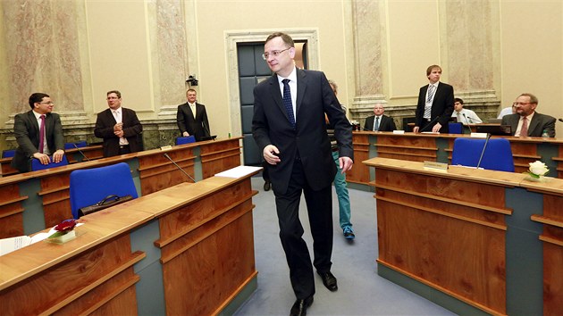 Premir Petr Neas pichz na posledn jednn vldy. (3. ervence 2013)