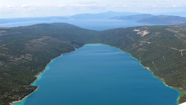 Cestou na Istrii musme pekonat ostrov Cres. Uprosted nj se schovv Vransk i Vransko, chcete-li, jezero. Navlas stejn se jmenuje jezero na ibenick rivie.