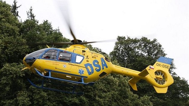 Zchransk vrtulnk pepravil tce zrannho na urgentn pjem ostravsk fakultn nemocnice. (6. ervence 2013)