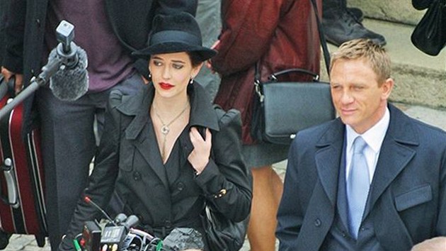 Casino Royale - natáčení, Karlovy Vary - Daniel Craig a Eva Greenová při natáčení bondovky Casino Royale, Karlovy Vary (17. května 2006)