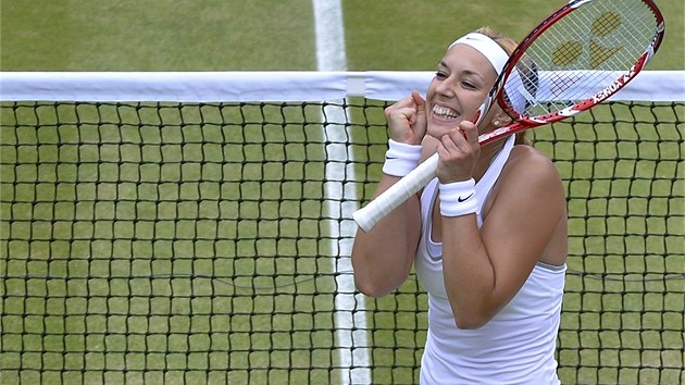 OPT NMECK RADOST. Sabine Lisick slav postup do semifinle Wimbledonu.