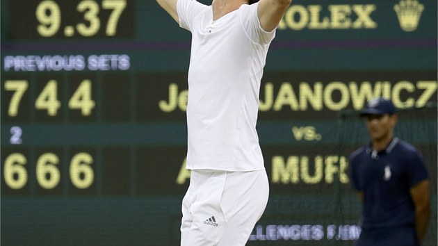 FINÁLE. Andy Murray slaví, práv v semifinále Wimbledonu porazil Poláka Jerzyho