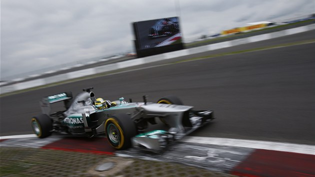 Nico Rosberg s vozem Mercedes v trninku Velk ceny Nmecka formule 1.