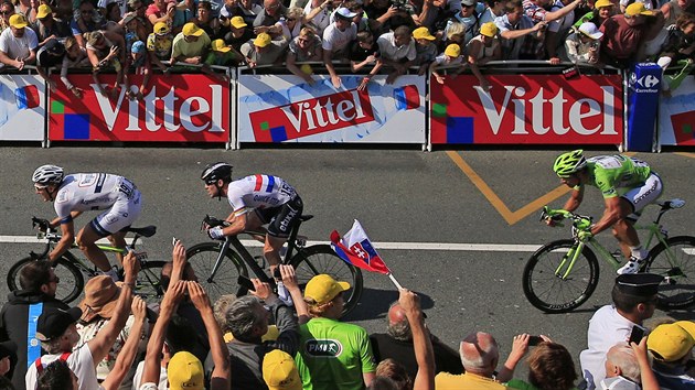 JE TU FINI. Destou etapu Tour de France.pro sebe zsk spurtujc Marcel Kittel (vlevo), a za nm dojeli Mark Cavendish a Peter Sagan.