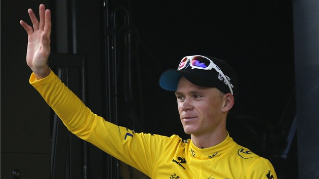 NOV LDR. Christopher Froome mv fanouk, po vtzn osm etap Tour de France, v n si zajistil lut trikot.