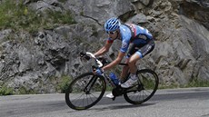 Kanadský cyklista Ryder Hesjedal sjídí kopec v deváté etap závodu Tour de
