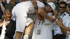 U NEBUDOU SPOLU. Andy Murray a trenér Ivan Lendl tvoili zdánliv sehranou dvojku. Nyní u spolu pracovat nebudou.