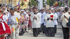 Pi loských oslavách 1 150. výroí píchodu vrozvst Cyrila a Metodje, bylo nádvoí velehradské baziliky zaplnné do posledního místa.