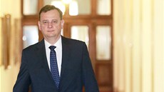 Premiér Petr Nečas přichází na poslední jednání vlády. (3. července 2013) Premiér Petr Nečas přichází na poslední jednání vlády. (3. července 2013)