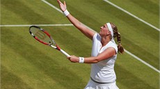 NA PODÁNÍ. Petra Kvitová v osmifinále Wimbledonu.