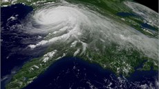 Satelitní snímek hurikánu Katrina z 29. srpna 2005. Amerití klimatologové