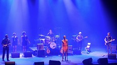 Rokia Traoré s kapelou pi koncert