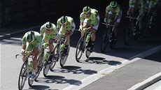Slovenský cyklista Peter Sagan táhne vláek stáje Cannondale v asovce na Tour