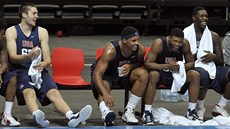 HRÁT TADY JE SRANDA. Američtí junioři se baví basketbalem při přípravném utkání HRÁT TADY JE SRANDA. Američtí junioři se baví basketbalem při přípravném utkání