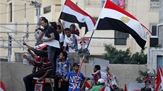 Protivládní demonstranti v severoegyptské Alexandrii.  