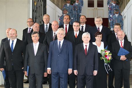 Prezident Milo Zeman jmenoval novou vládu premiéra Jiího Rusnoka. (10.