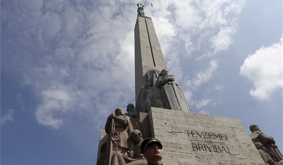 Památník Svobody v centru Rigy (9. ervence 2013)
