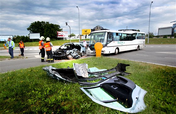 Nehoda autobusu a osobního auta v Herpické ulici v Brn.