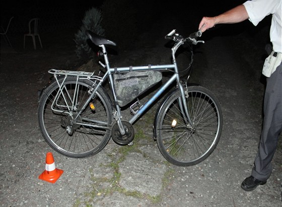 Pestoe cyklista nezpsobil nehodu a pi pádu z kola ublíil jen sám sob,