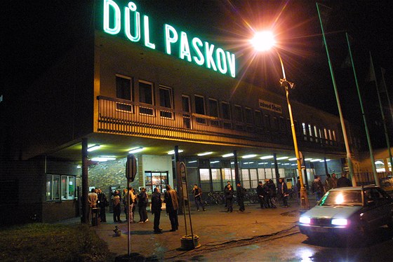 Mezi nejohroenjí firmy patí Ostravsko-karvinské doly, které napíklad zvaují prodej Dolu Paskov.