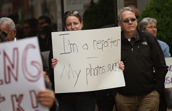 "Jsem reportér(ka), moje fotky nestojí za nic!" I tak se ped Chicago Sun-Times...