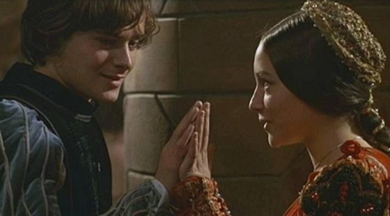 Asi nejslavnjí filmovou verzi Romea a Julie natoil v roce 1968 Franco Zeffirelli.