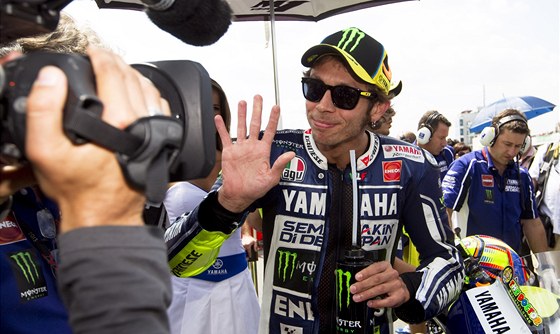 Valentino Rossi zdraví eské motocyklové fanouky a zve je do Brna. (Ilustraní snímek)