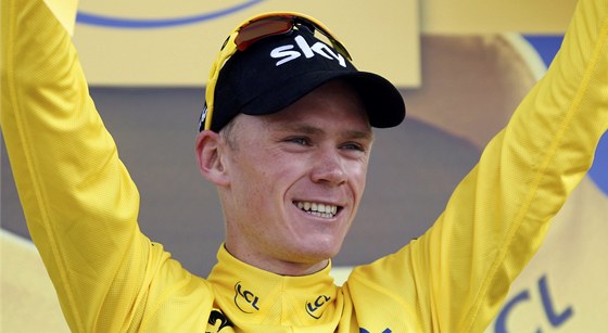 BRITSKÁ MAINA. Lídr Tour de France Chris Froome se raduje z vítzství v 15....