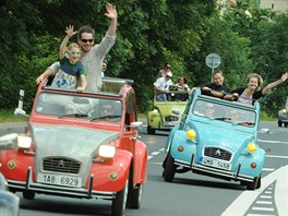 Stabilitu "kachen" dokázali jejich majitelé tím, e je chvílemi hnali od...