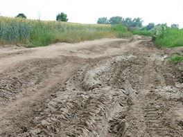 Lounky-Nunice - cesta z Roudnice pes Vdomice, ernves a Chodouny vede po