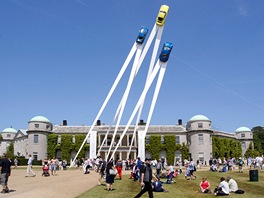 Prostranství ped Goodwood house bhem festivalu rychlosti