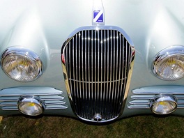 Talbot -Lago Type 26 Grand Sport Coupé. Pohled na oblé tvary pední masky.