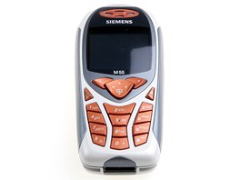 Siemens M55 podporoval Java aplikace, take v telefonu byla pedinstalovány dv...