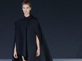 Viktor & Rolf zasadili svou pehlídku do prostedí zenové japonské zahrady....