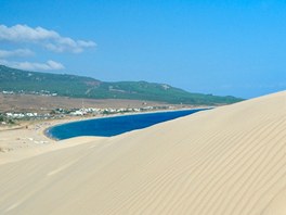 Playa de Bolonia na pobeí Costa de la Luz, Andalusie, panlsko. Nádherná,...