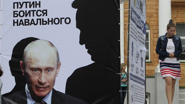 Putin se Navalnho boj. Transparent v Kirov (18. ervence 2013)