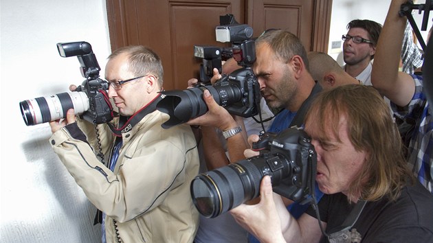 Obvodn soud pro Prahu 1 pokrauje v projednvn kauzy zveejnn odmn nkdej fky Neasova kabinetu Jany Nagyov. 