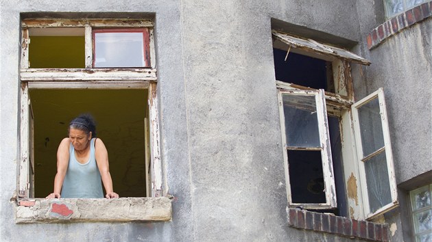 Jako posledn opustila romsk ghetto v ostravskm Pedndra Kvta Kratochvlov. (10. ervence 2013)