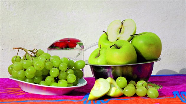 I z jablek a hroznovho vna lze pipravit kompot.  